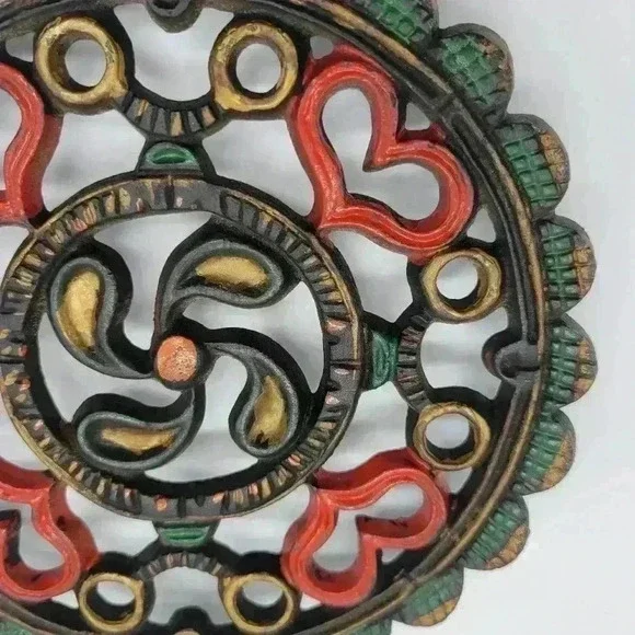 Vintage WILTON Cast Iron Painted Trivet W/ Feet Pot Holder Hot Plate Red Hearts - Picture 5 of 12